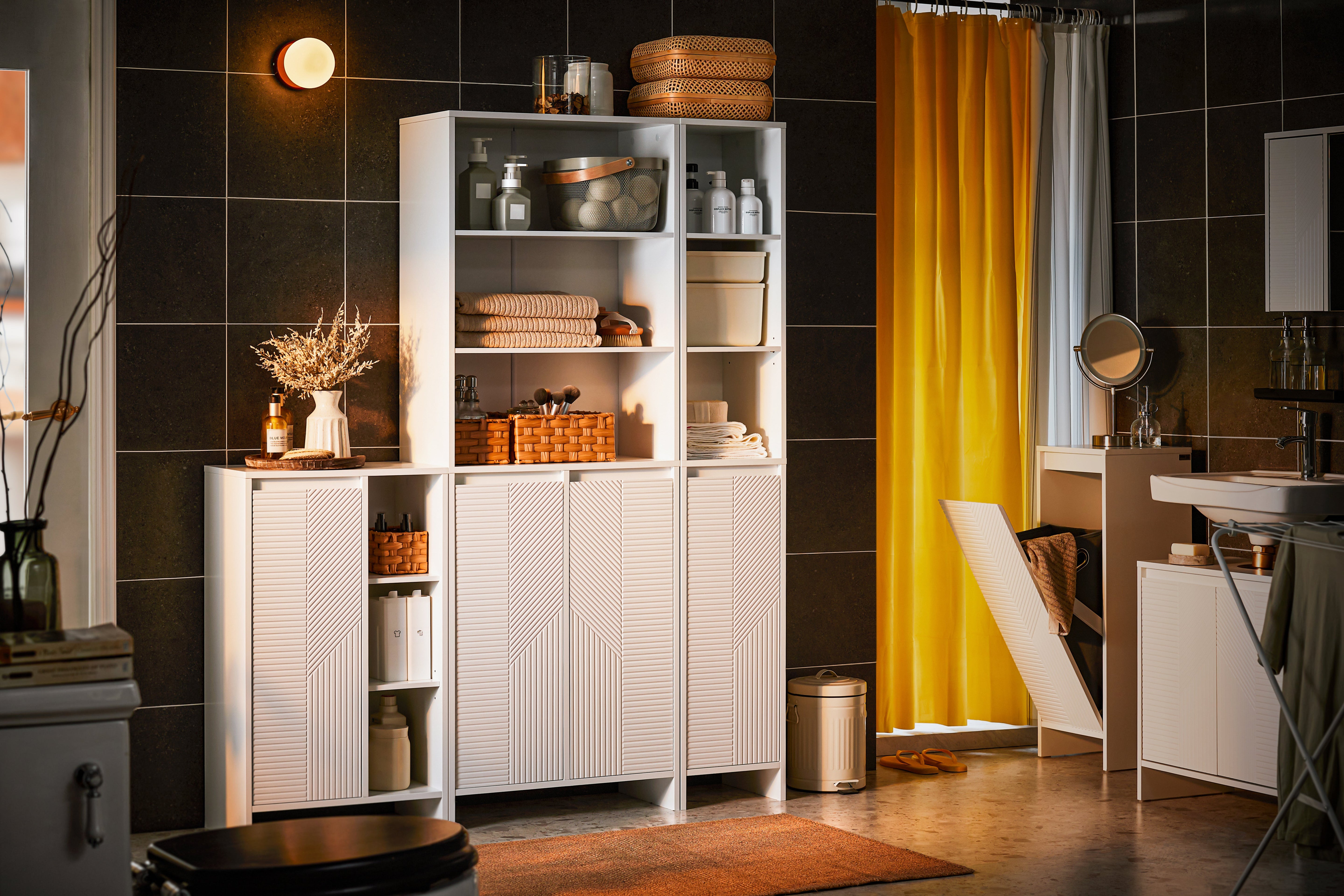 SoBuy | Armadio Alto con Sacco Portabiancheria | Armadietto da Bagno | Mobile Lavanderia | Scaffale da Bagno Bianco | BZR158-W
