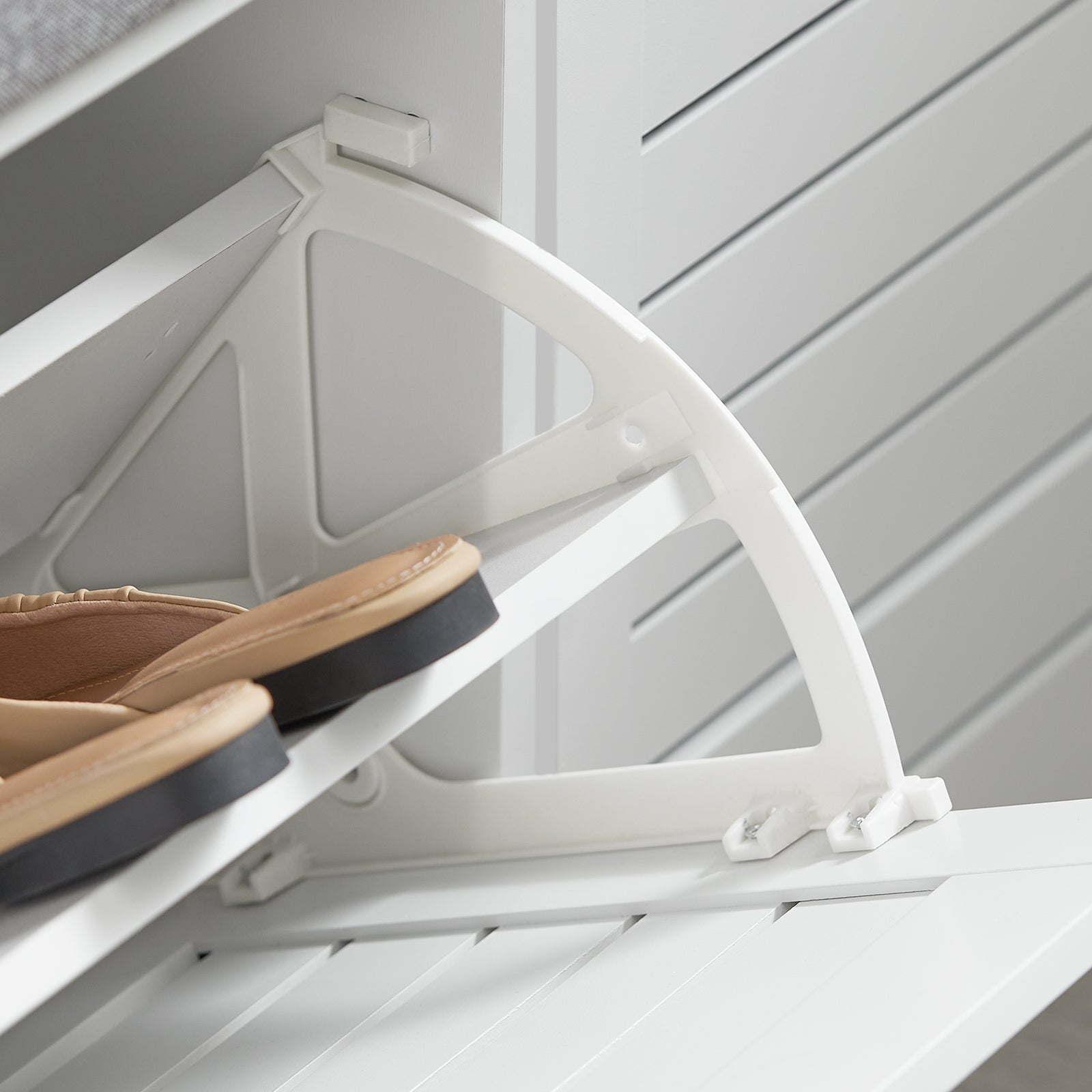 SoBuy | Meuble à chaussures basculant | Banc à chaussures avec rangement | Style campagnard blanc | FSR62-II-W