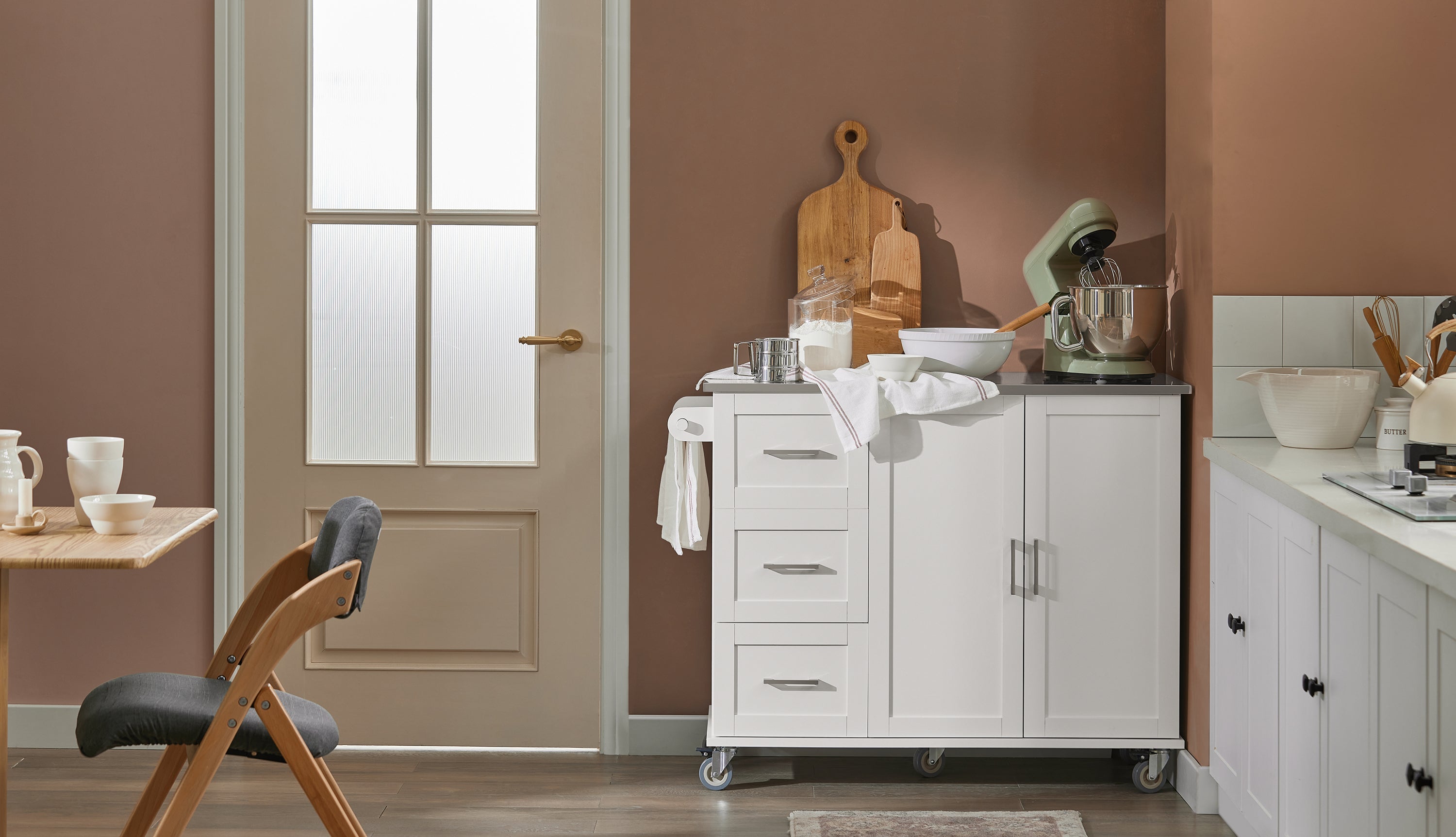Küchenwagen vs. Kücheninsel – Welche passt am besten in Ihr Zuhause?