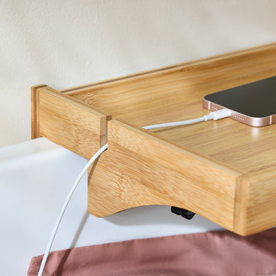SoBuy | Organiseur de lit | avec gestion des câbles | Table de chevet bambou | NKD01-N